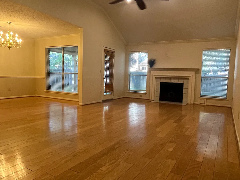22 Lush Meadow Pl
