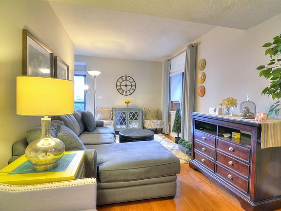 3rd image of 250 Whitwell St Unit 6