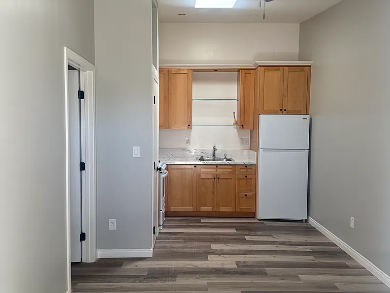 7840 Aura Ave — Photo 3