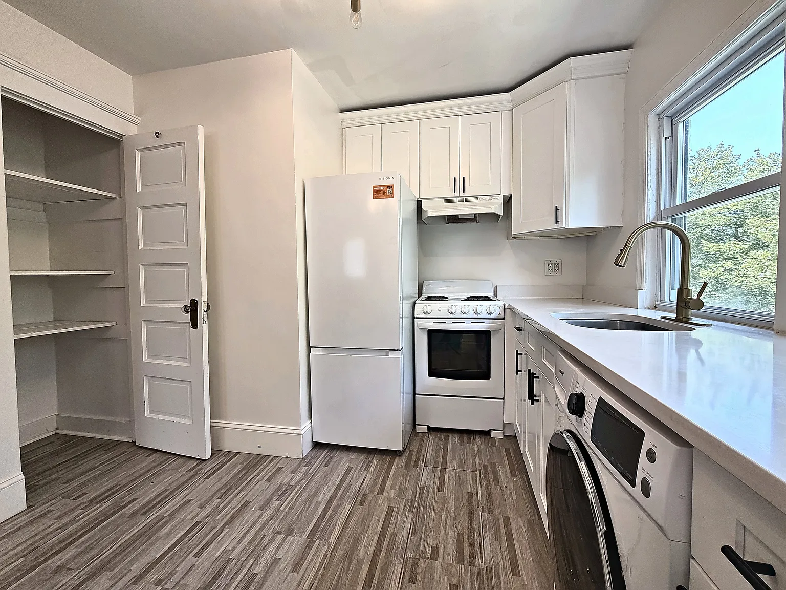 2 bed, 944 sqft, $3,000 — Photo 4