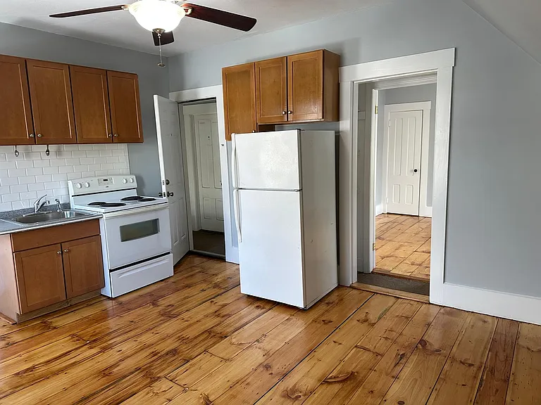 18 Osgood St #3 — Photo 8