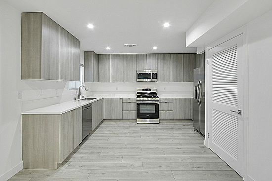 3rd image of 616 Granada St APT 4