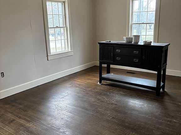 5th image of 510 W Main St