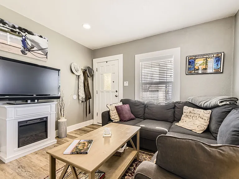4552 S Logan St — Photo 6