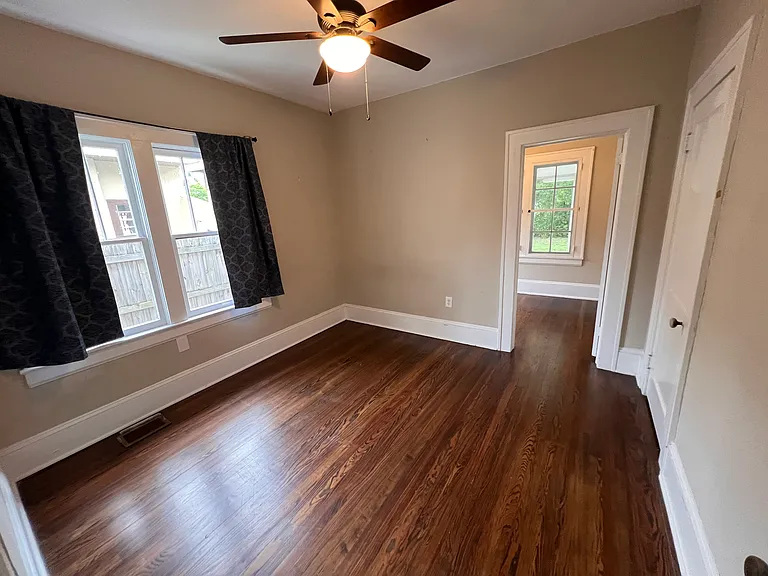 220 Leon Ave — Photo 15