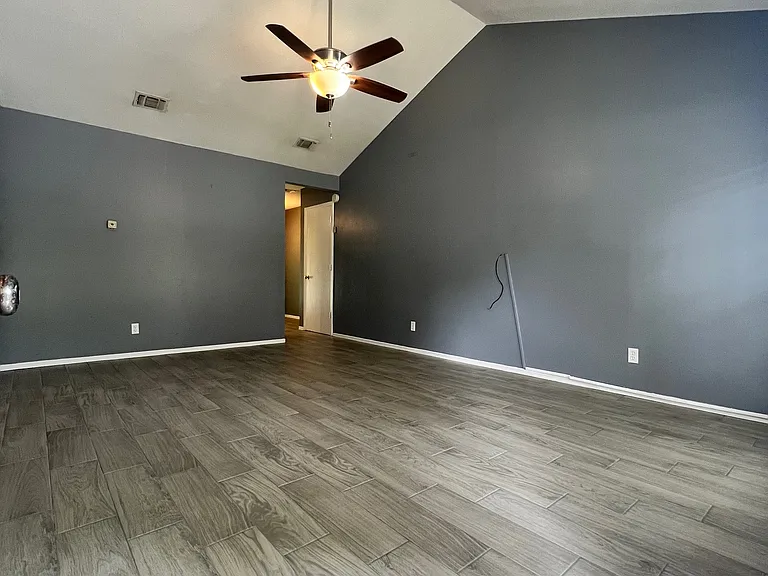 1114 Desirable Dr — Photo 6