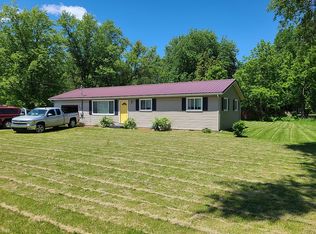 809 Brown St, Coleman, MI 48618