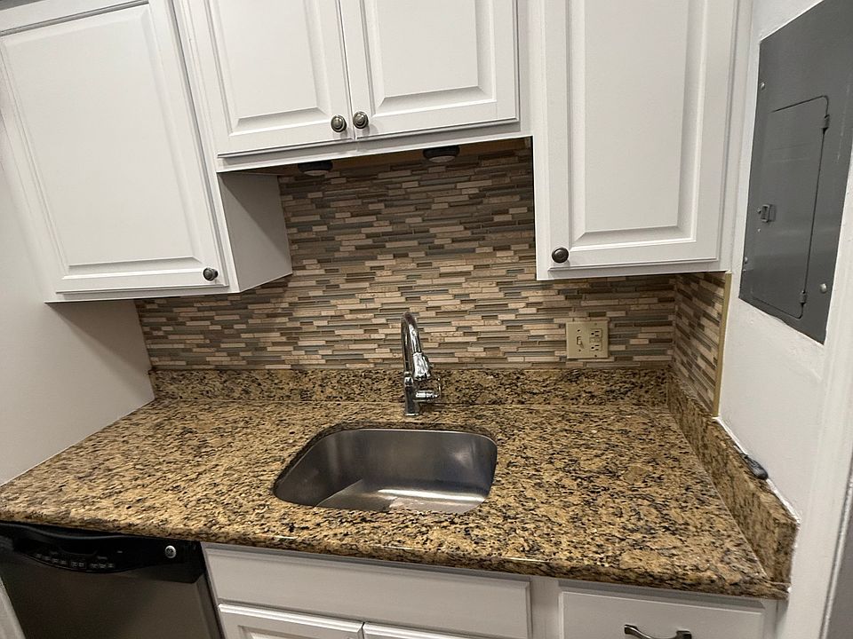 1st image of 455 Wymore Rd APT 204