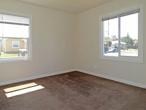 5th image of 4225 Rosewood Ave