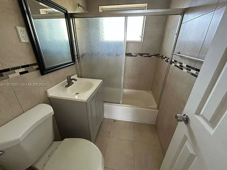 8321 Crespi Blvd #7 — Photo 7