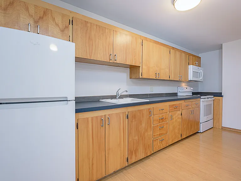 Aloha House Apartments — Photo 23