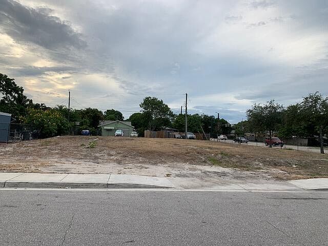 2nd image of 923 N E Street