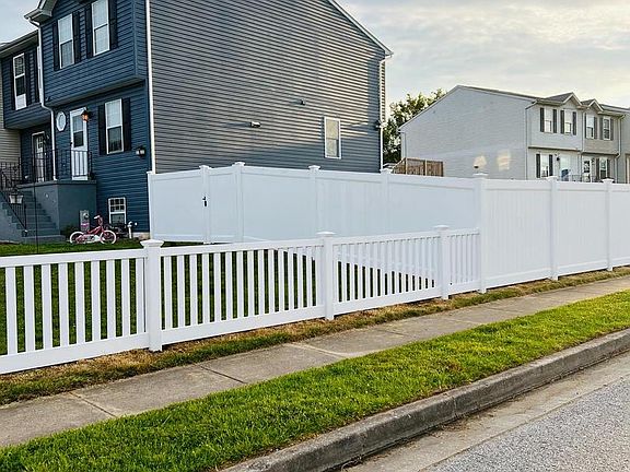 3rd image of 639 Kittendale Rd