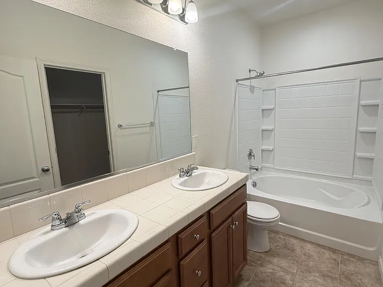 559 Tolman Way — Photo 11