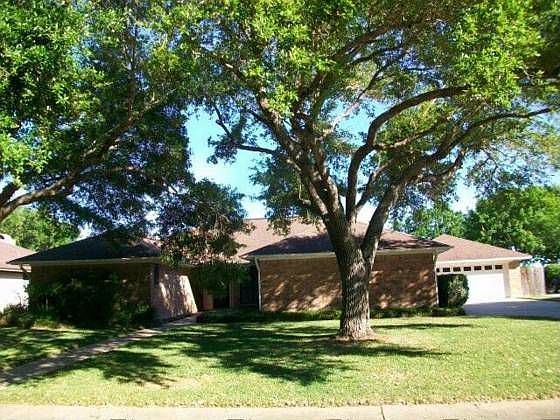 1st image of 113 Chimney Rock Dr
