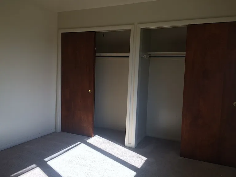 510-542 Hycliff Dr N — Photo 9