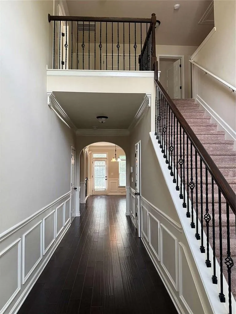 4 bed, 2.5 bath, $2,500 — Photo 2