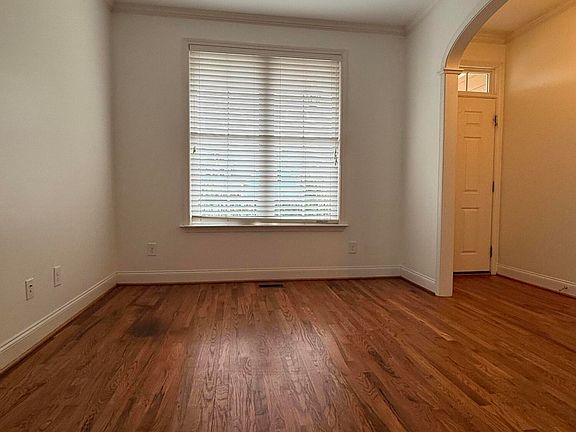 4th image of 1100 Shasta Daisy Dr