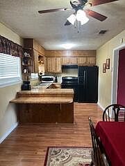 2nd image of 411 33rd St