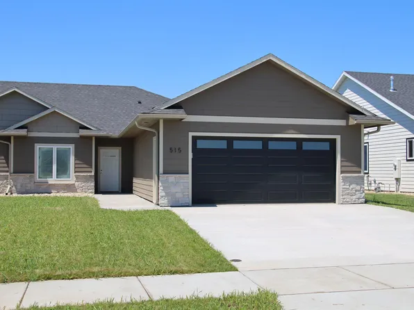 515 Bunyan Dr, Harrisburg, SD 57032