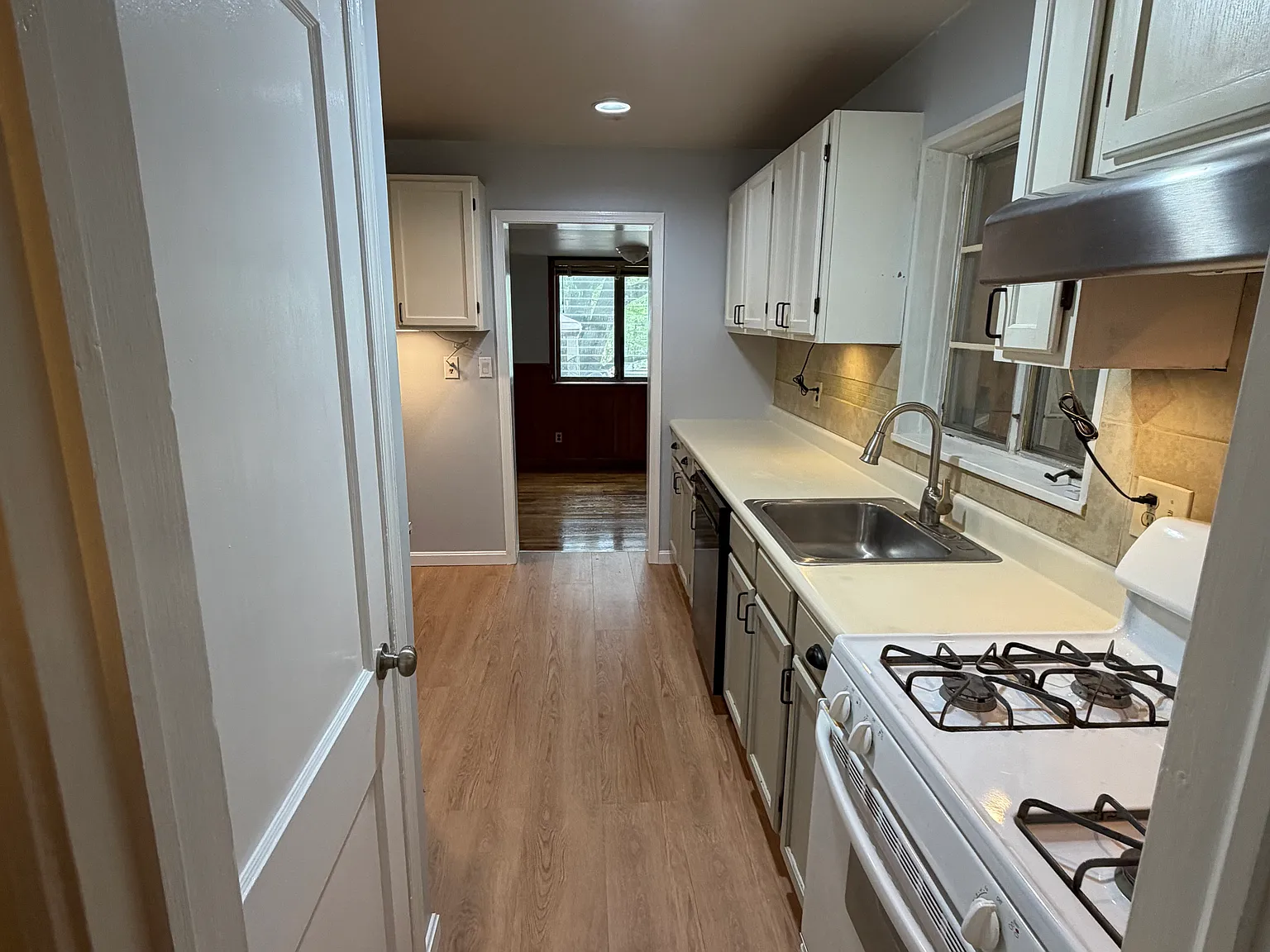 3 bed, 1.5 bath, 1135 sqft, $2,895 — Photo 4