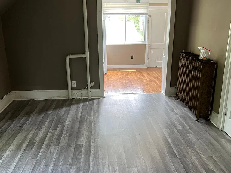 815 W 4th St #4 — Photo 9
