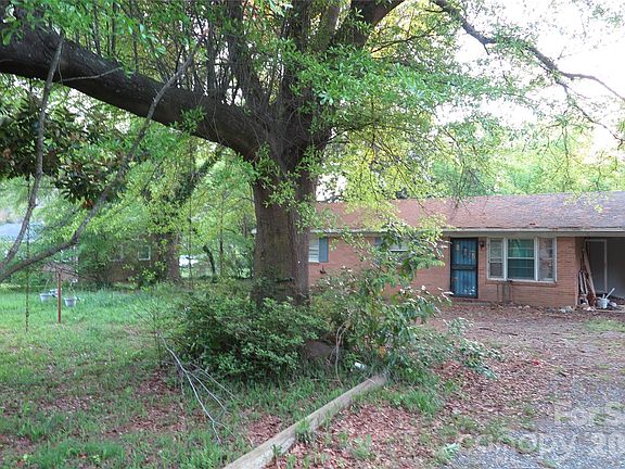 5th image of 4814 Chapel Grove Rd