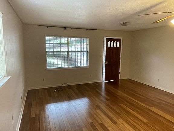 3rd image of 1014 Sawyer St