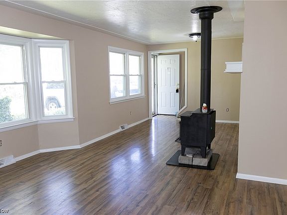 3rd image of 4870 Greenwood Dr