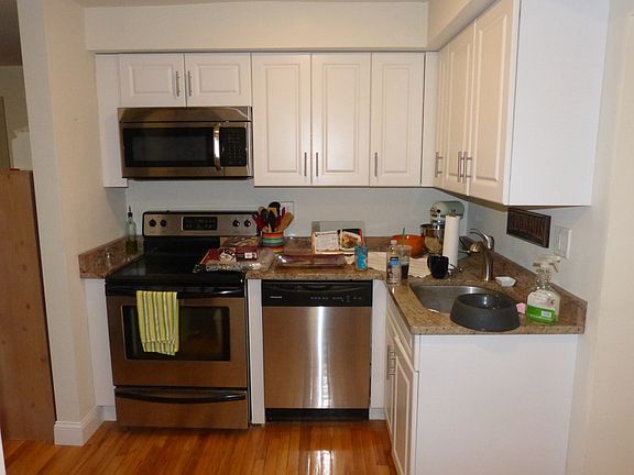 5th image of 240 Edwards St APT 1