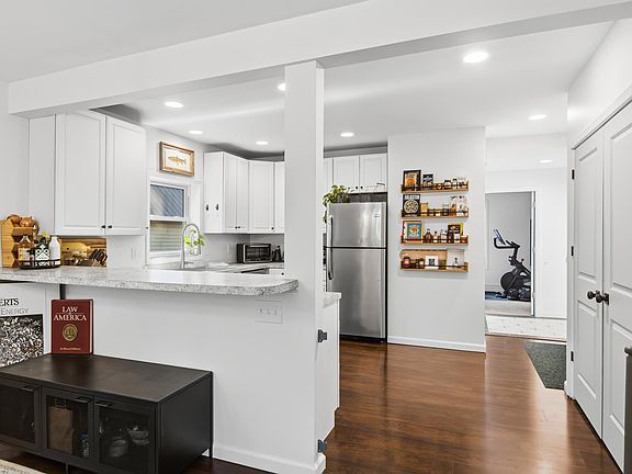 4th image of 840 E 8th St