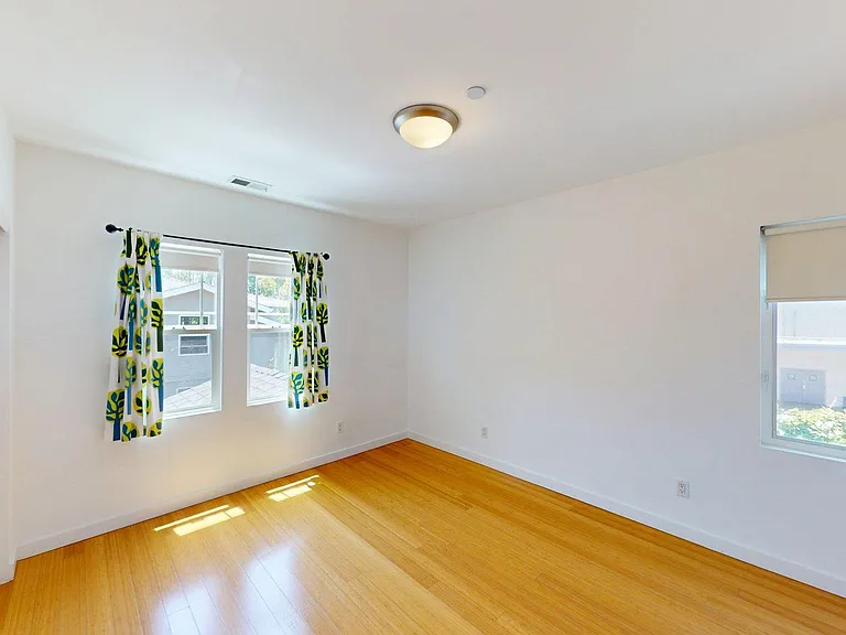 1147 Francisco St — Photo 16