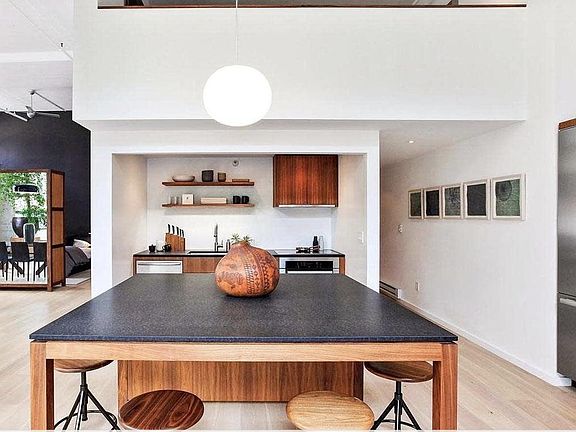 4th image of 601 4th St Unit 113