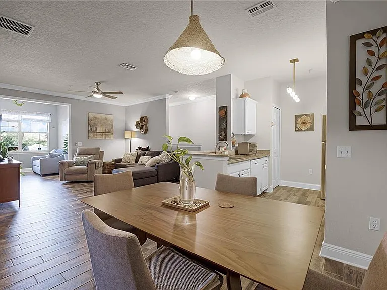 430 Southern Pecan Cir #207 — Photo 8