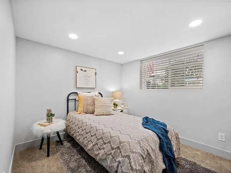 1238 E Oros Ave — Photo 33
