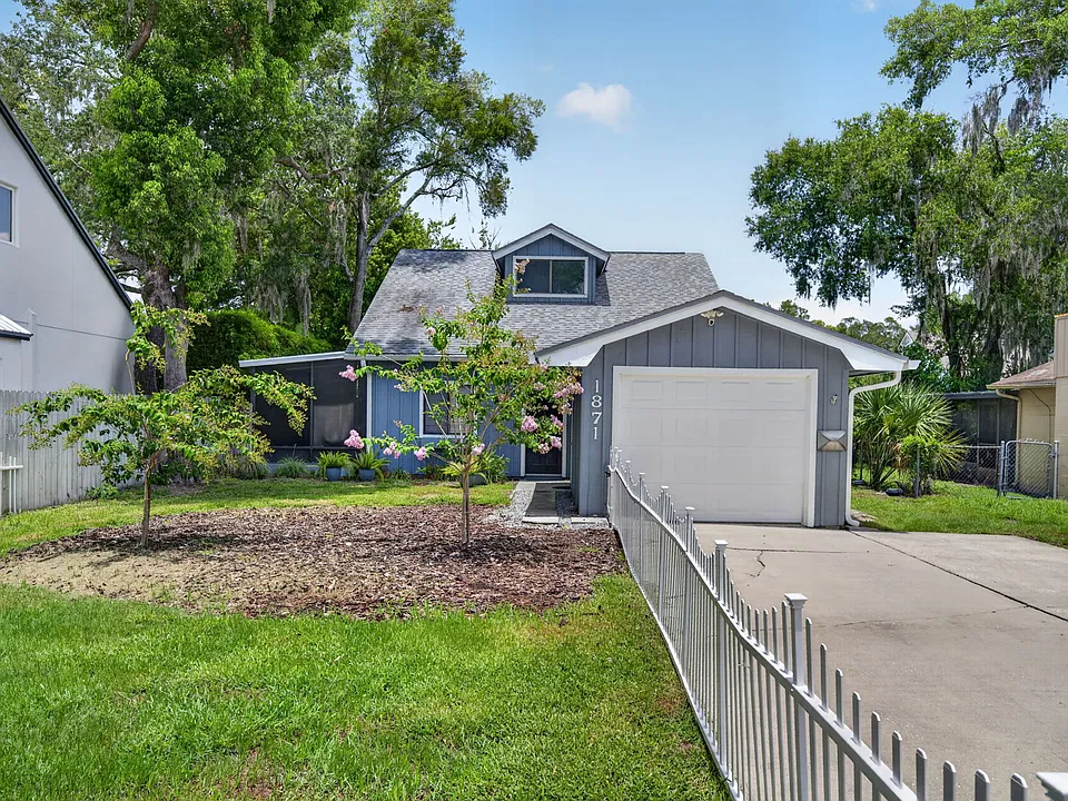 1871 Bryan Ave