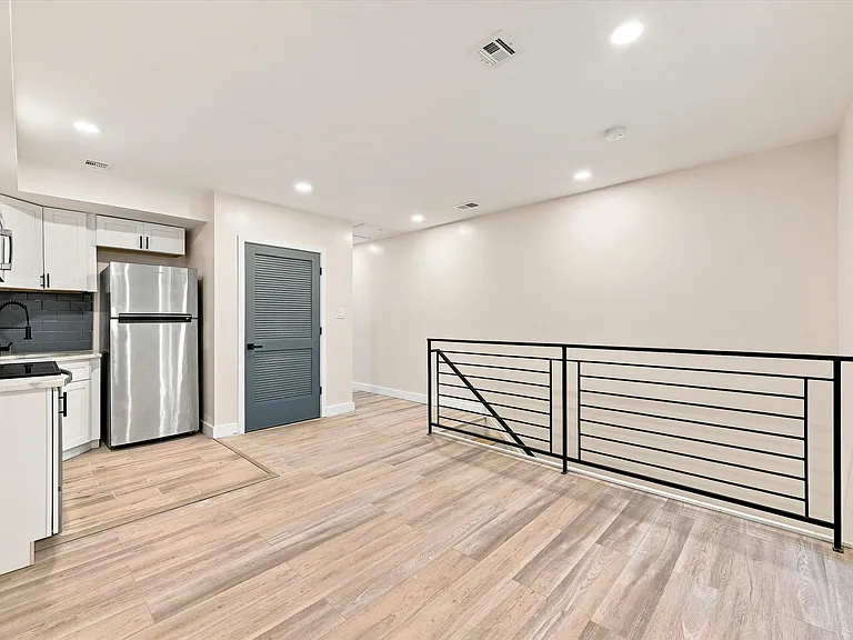 944 W Lycoming St #2 — Photo 5