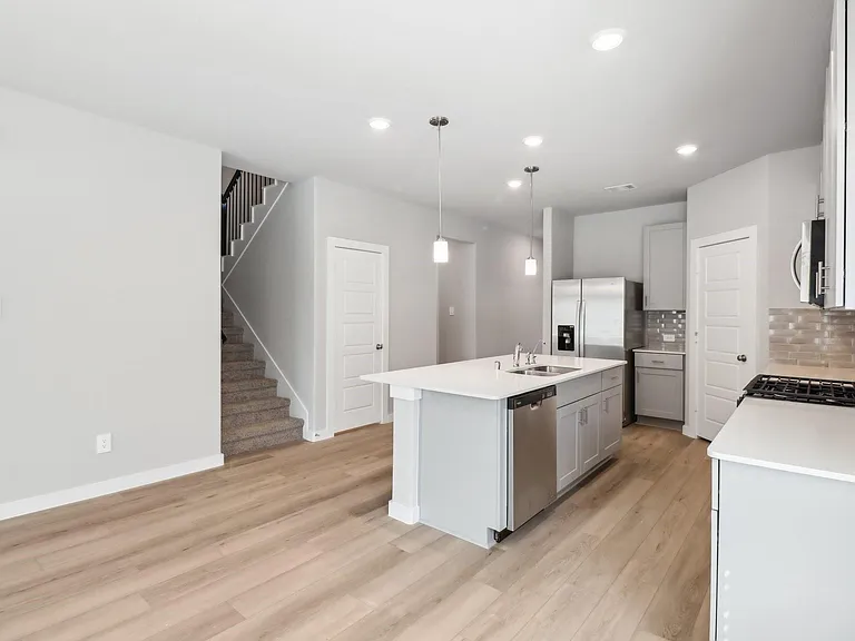 18075 Martin Pines Dr — Photo 8