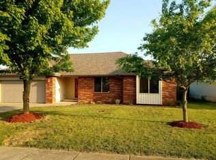 5572 W Lombard St, Springfield, MO 65802