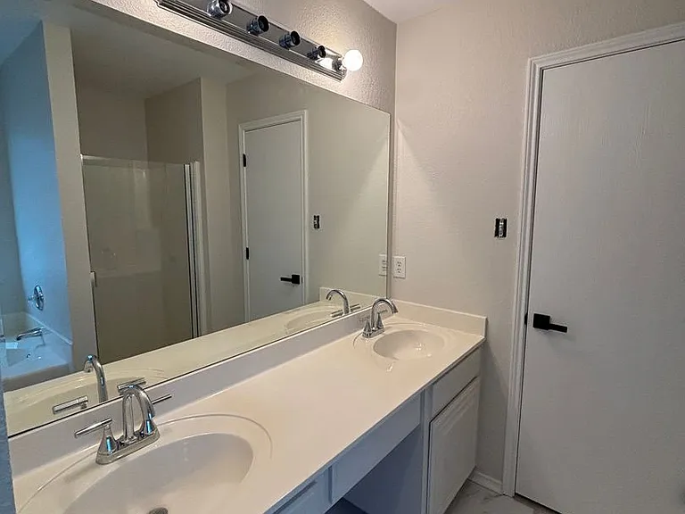 2748 Wakecrest Dr — Photo 18