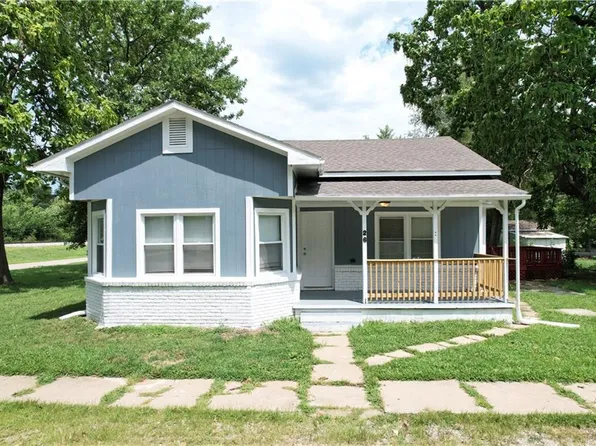 26 E 7th St, Adrian, MO 64720