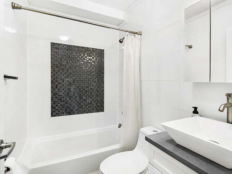 955 Lafayette Ave #2 — Photo 5