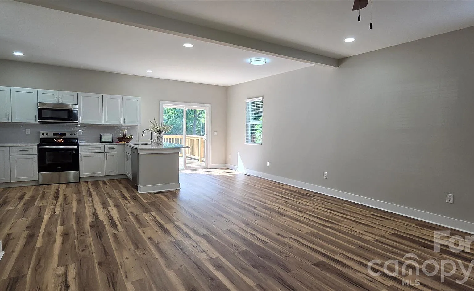 3 bed, 2.5 bath, 1664 sqft, $1,875 — Photo 3