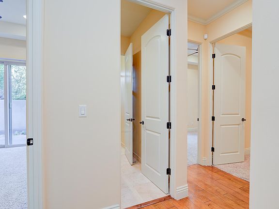 5th image of 612 N Juanita Ave