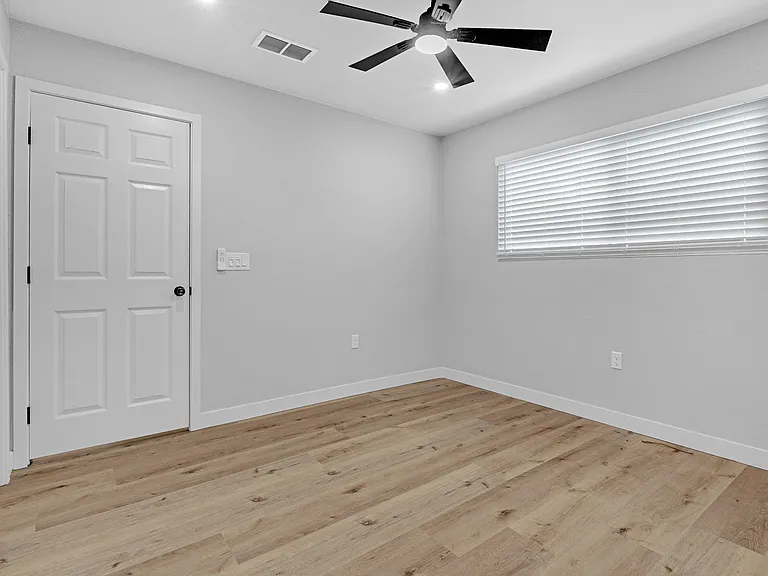 1619 Monarch Ln — Photo 14