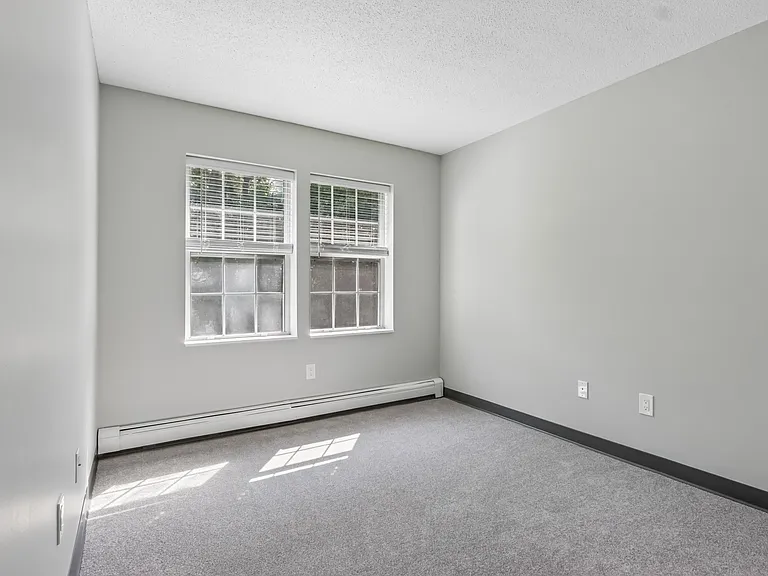 Eastgate Apartments — Photo 31