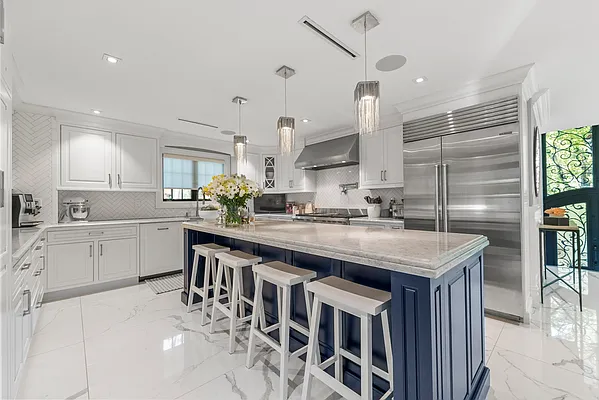 Sold by PRENDAMANO REAL ESTATE | media 16