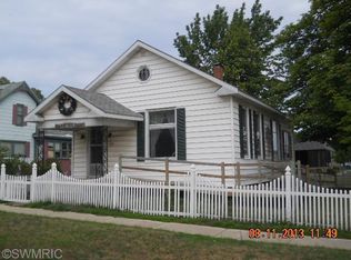 328 4th St, Manistee, MI 49660