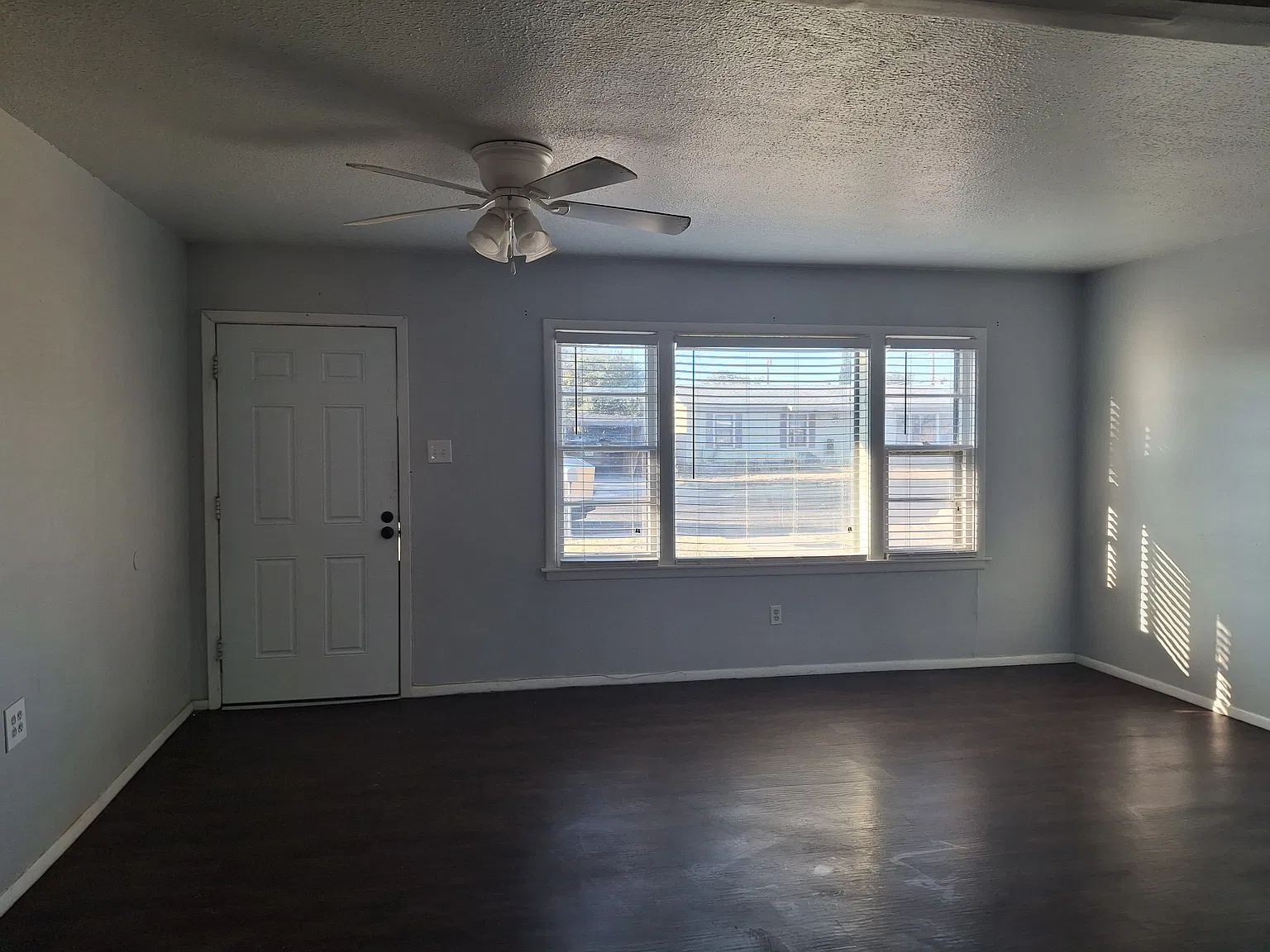 3 bed, 1015 sqft, $1,700 — Photo 4