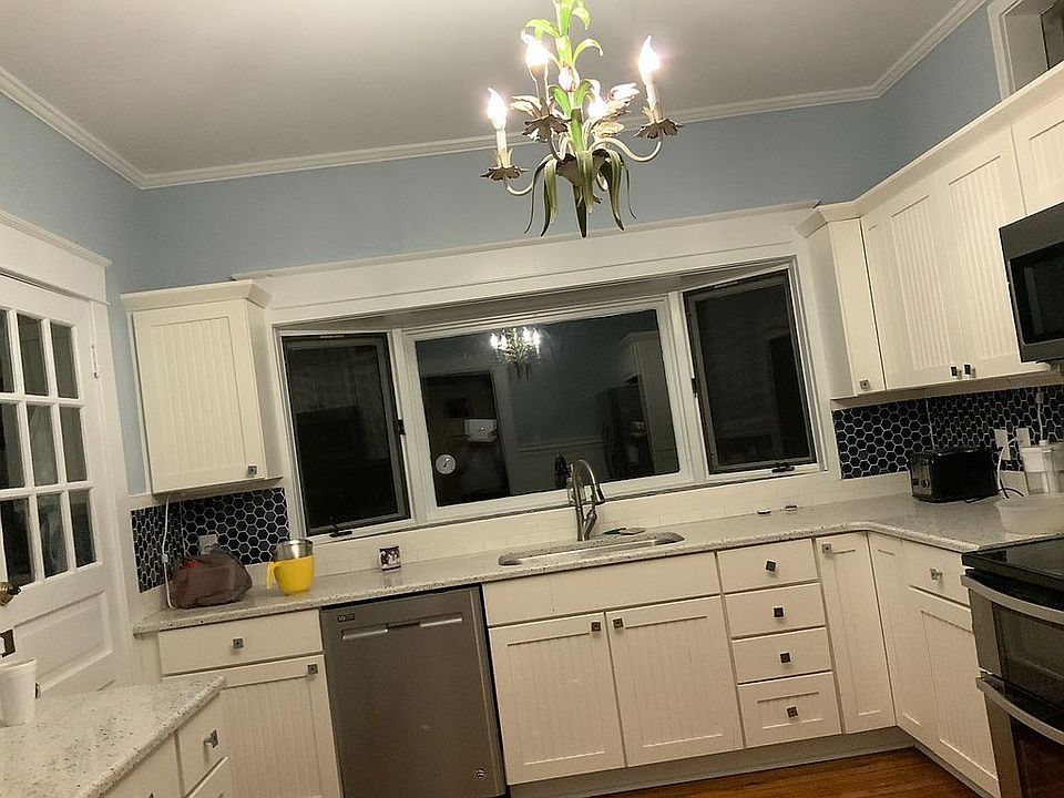 1st image of 813 S Main St